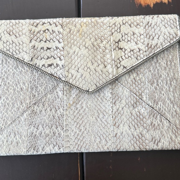 Rebecca Minkoff Handbags - Rebecca Minkoff Cream Leo Clutch